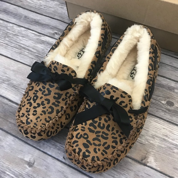 New Ugg Australia Dakota Leopard Bow Slippers - Picture 3 of 8